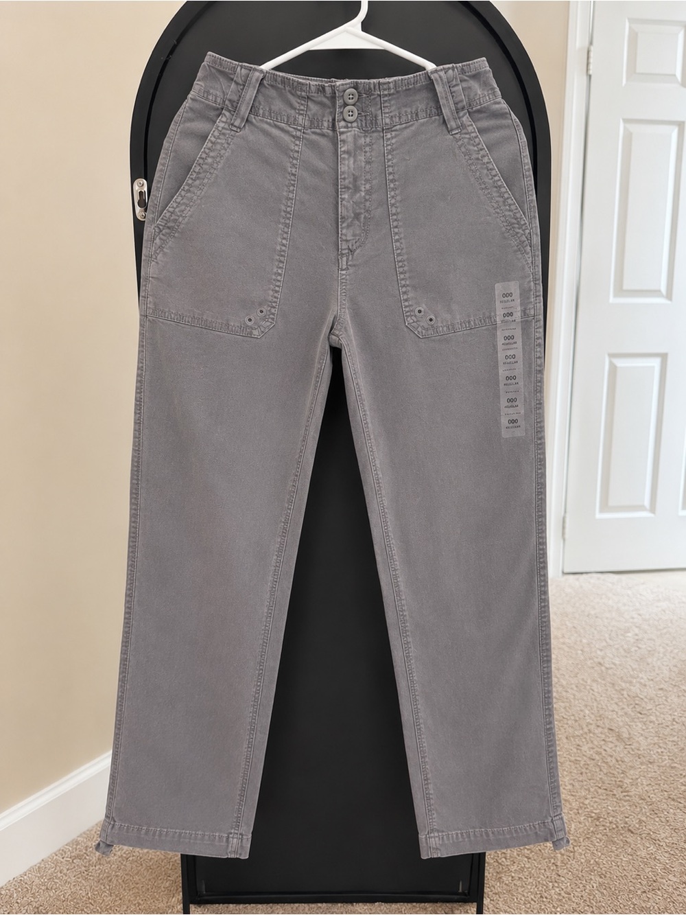 American Eagle Pants. See picture attached the size!